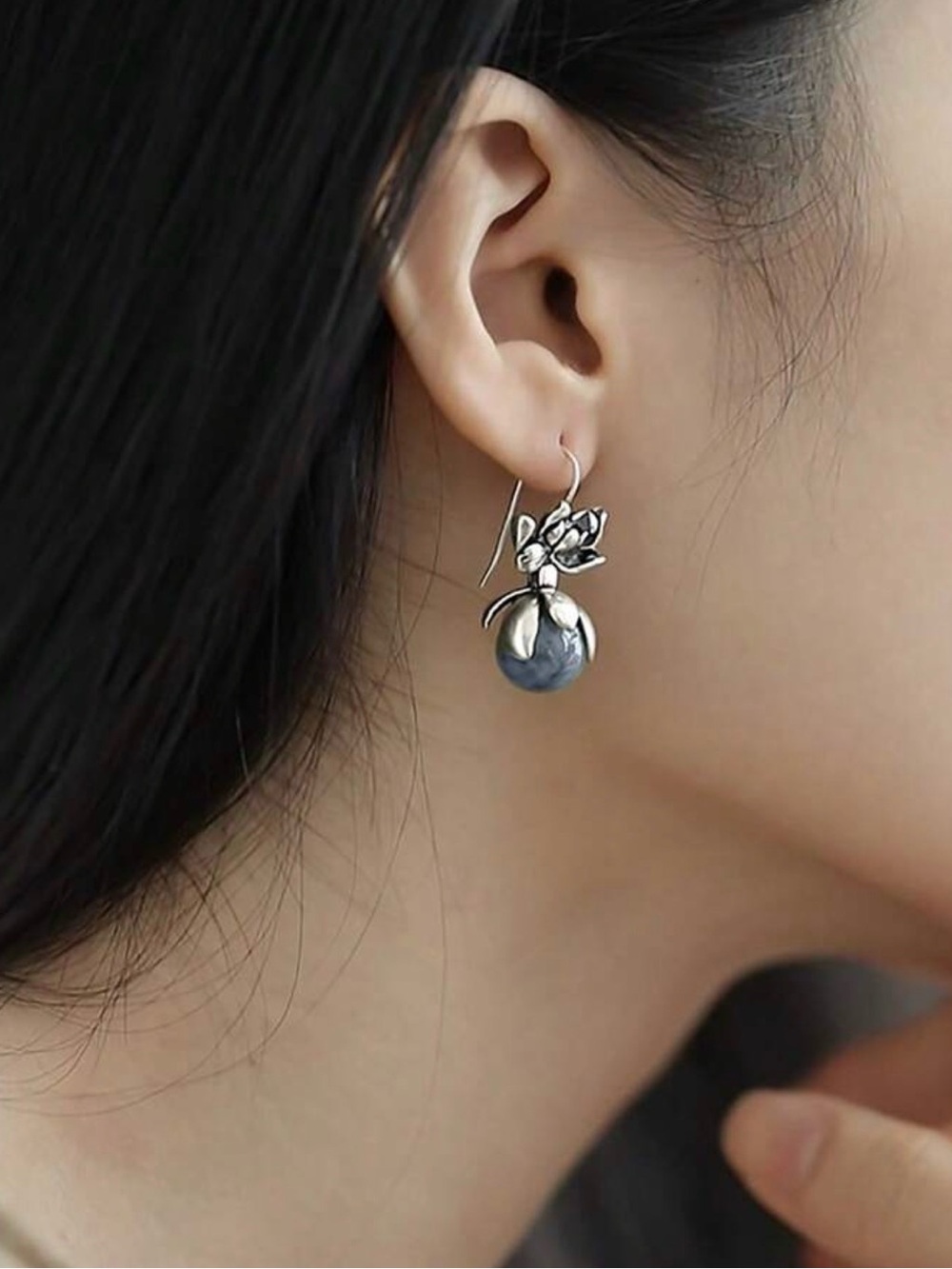 Vintage Silver Lotus Drop Earrings with Blue-Grey Stone - Picture 5 of 5